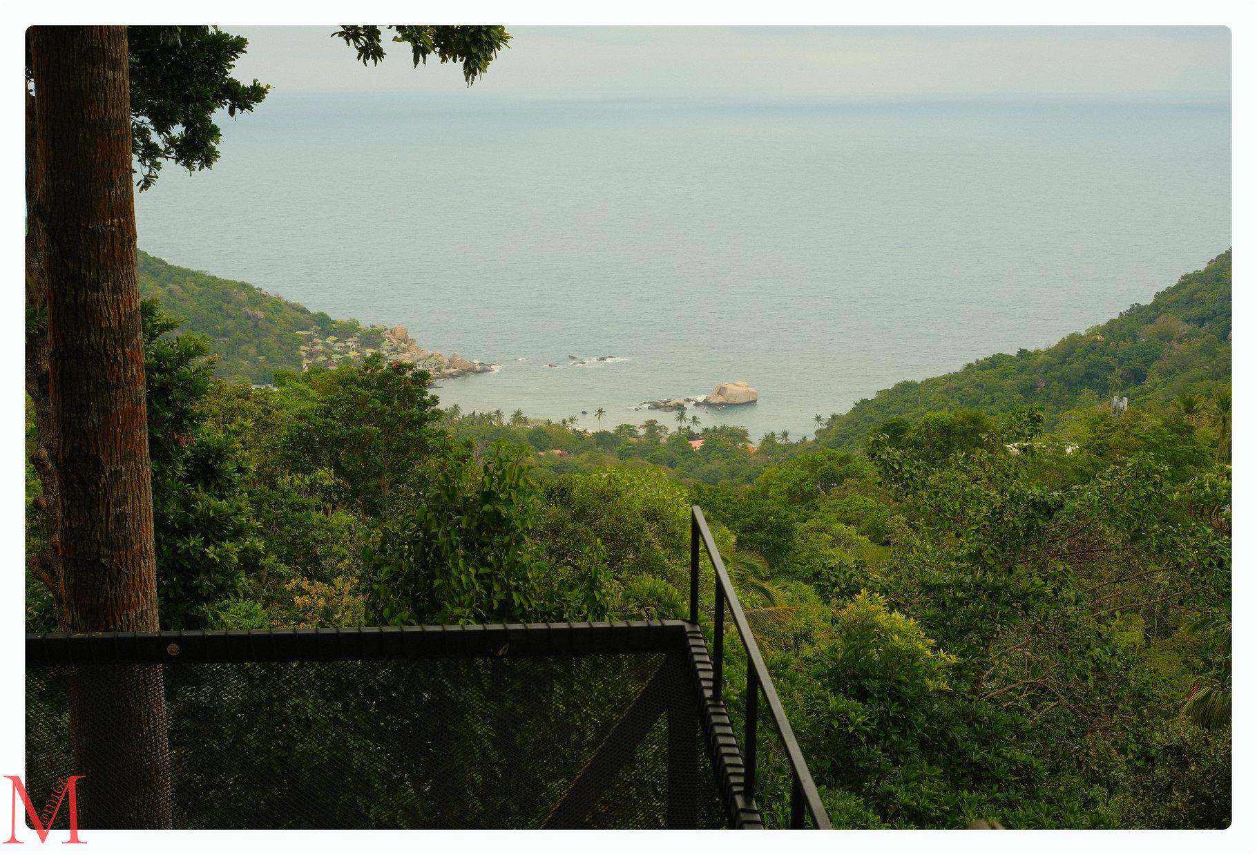 Der Panoramablick von Thipwimarn Farm & Cafe auf die Tanote-Bucht.